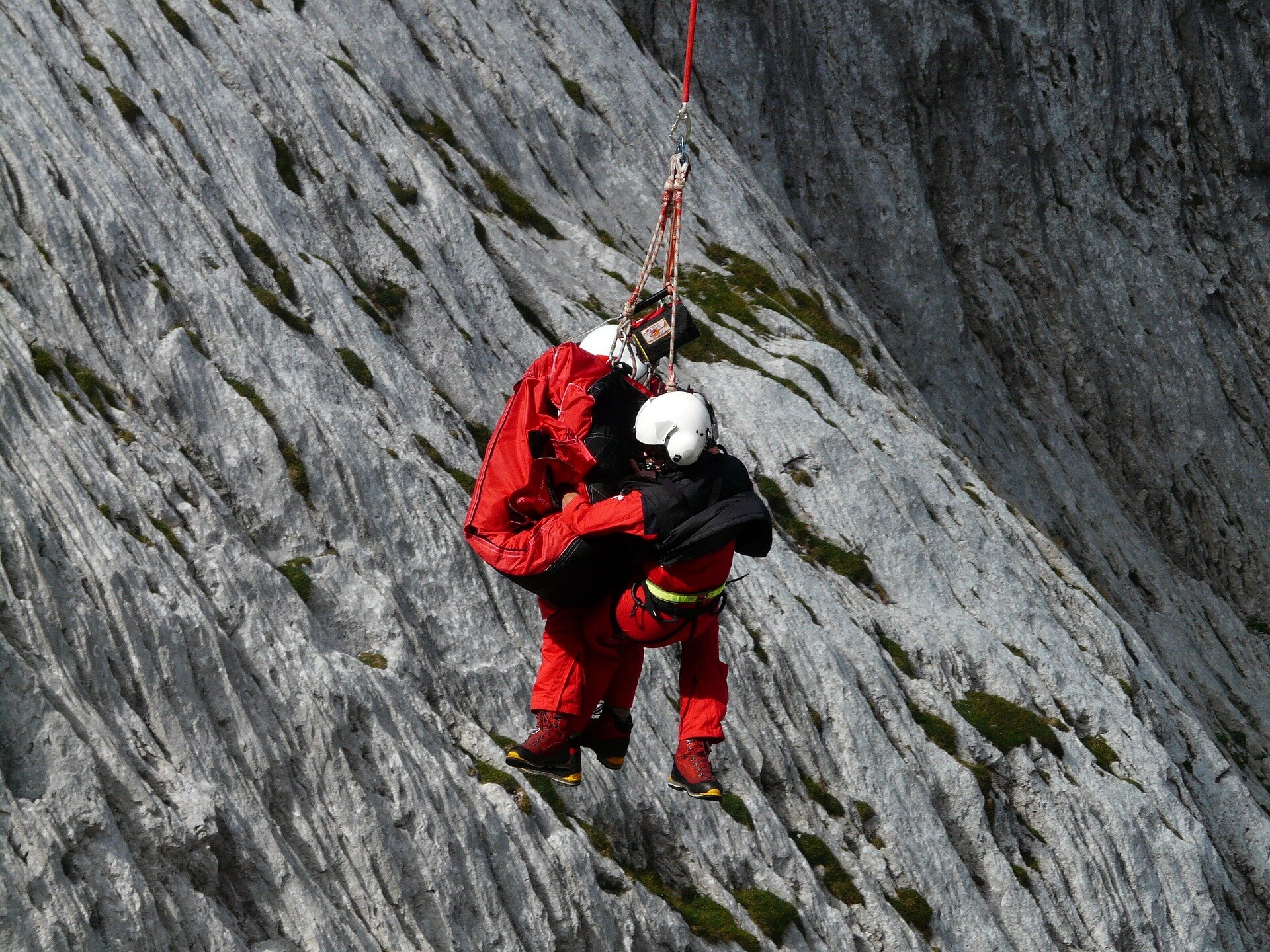 Bergrettung | © Bild von <a href="https://pixabay.com/de/users/hans-2/?utm_source=link-attribution&utm_medium=referral&utm_campaign=image&utm_content=60030">Hans</a> auf <a href="https://pixabay.com/de//?utm_source=link-attribution&utm_medium=referral&utm_campaign=image&utm_content=60030">Pixabay</a>