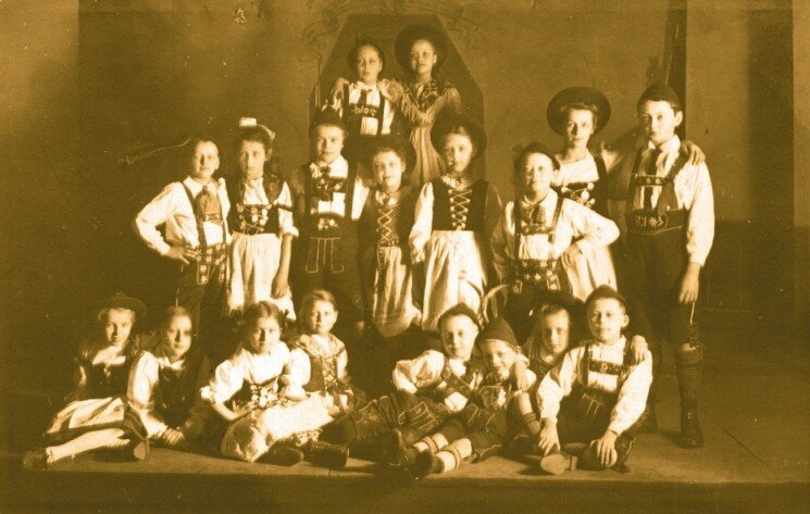 Kinder und Jugend beim Alpenfest 1911 | © Bergfreunde Anhalt Dessau