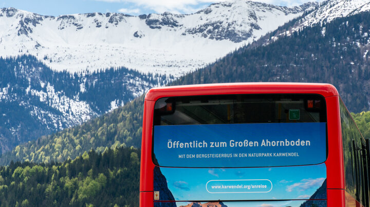 Bergsteigerbus fährt in die Alpen | © DAV/Tobias Hipp